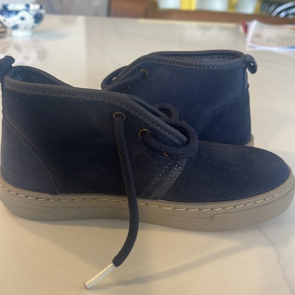 NWT Cienta Boys Lace up Shoe in Suede